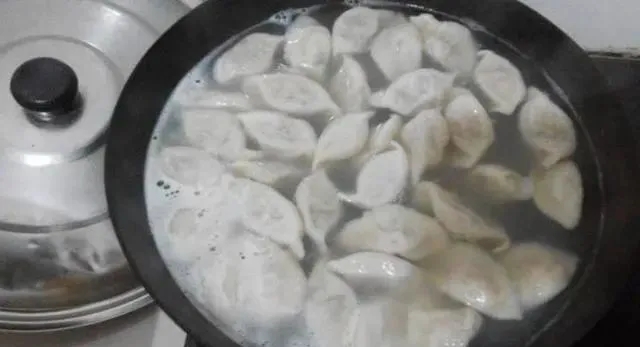 速凍餃子應(yīng)該怎么煮，為什么煮速凍餃子要溫水下鍋？